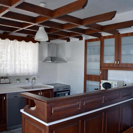 Antorina Beachfront Villas With Private Pools Kamari  المظهر الخارجي الصورة