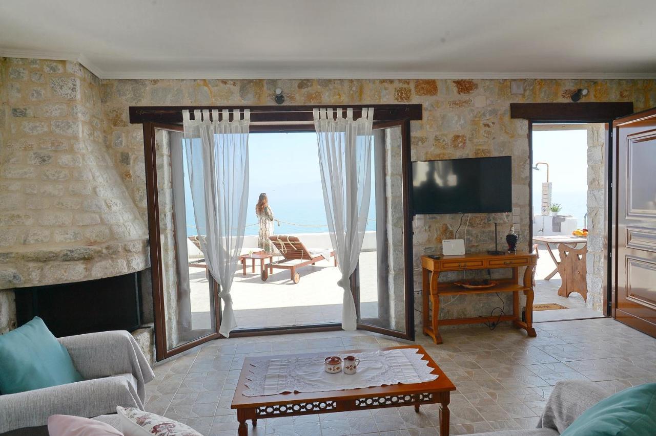 Antorina Beachfront Villas With Private Pools Kamari  المظهر الخارجي الصورة