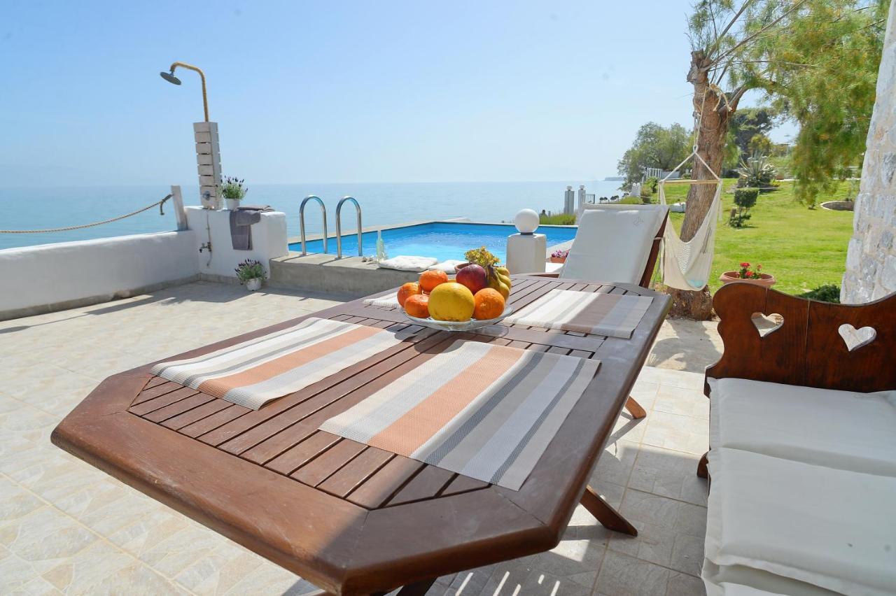 Antorina Beachfront Villas With Private Pools Kamari  المظهر الخارجي الصورة