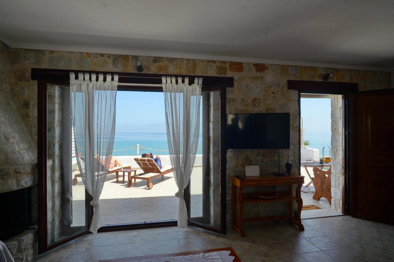 Antorina Beachfront Villas With Private Pools Kamari  المظهر الخارجي الصورة