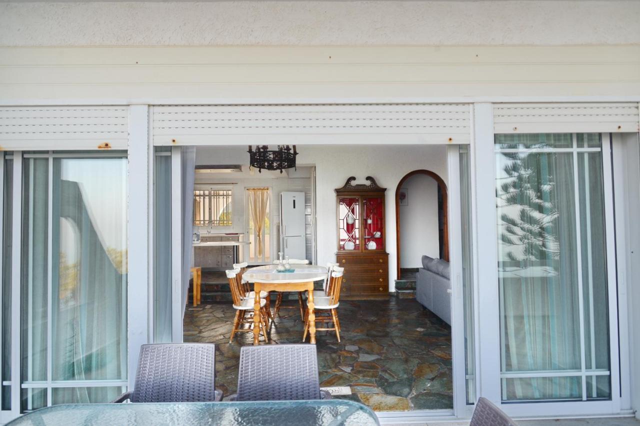 Antorina Beachfront Villas With Private Pools Kamari  المظهر الخارجي الصورة