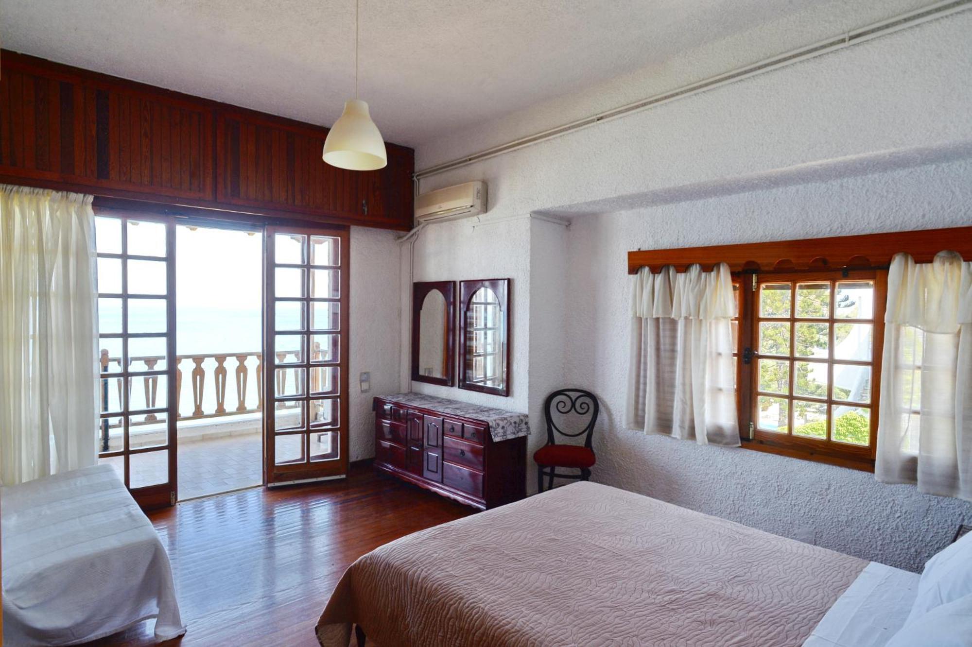 Antorina Beachfront Villas With Private Pools Kamari  المظهر الخارجي الصورة