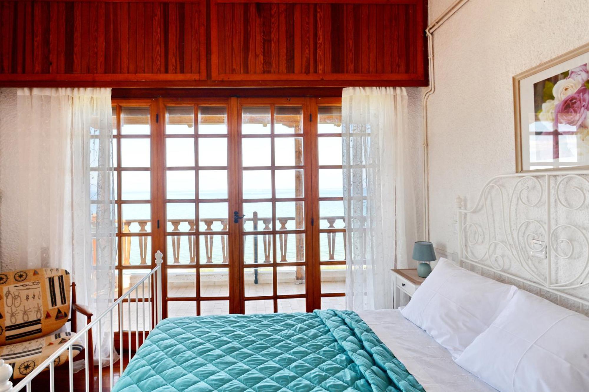 Antorina Beachfront Villas With Private Pools Kamari  المظهر الخارجي الصورة