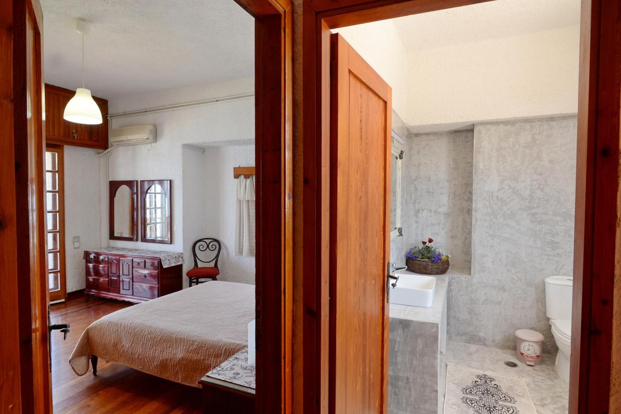 Antorina Beachfront Villas With Private Pools Kamari  المظهر الخارجي الصورة