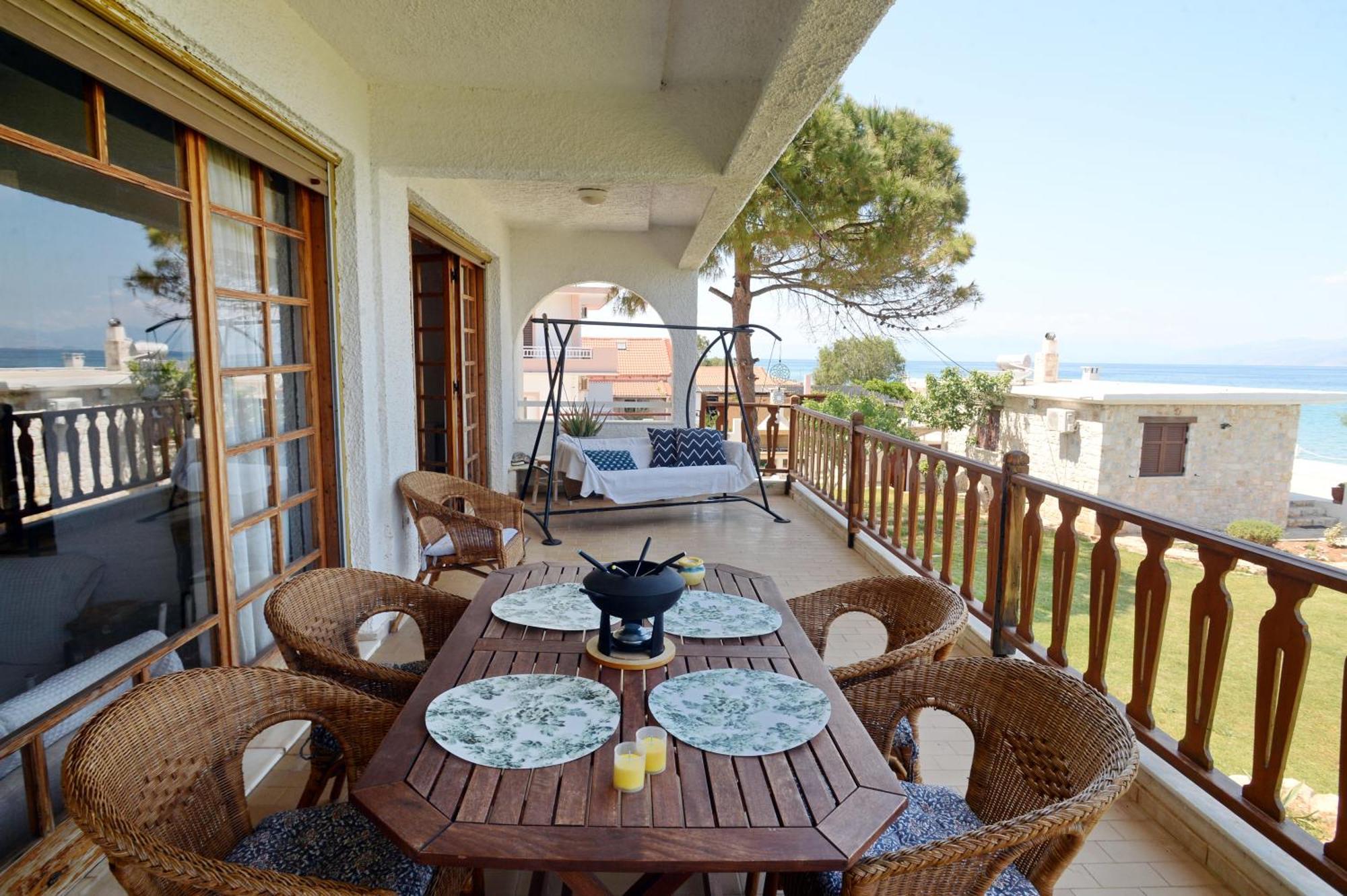 Antorina Beachfront Villas With Private Pools Kamari  المظهر الخارجي الصورة