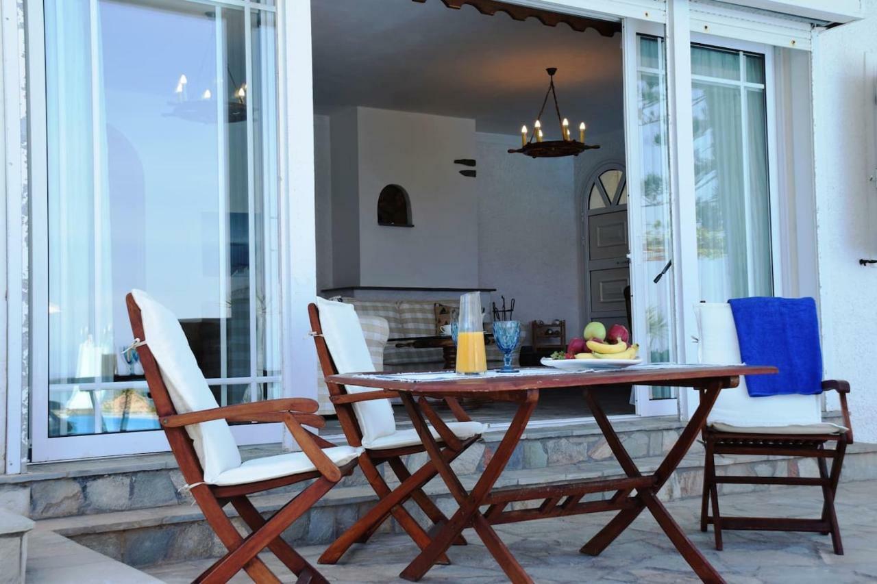 Antorina Beachfront Villas With Private Pools Kamari  المظهر الخارجي الصورة