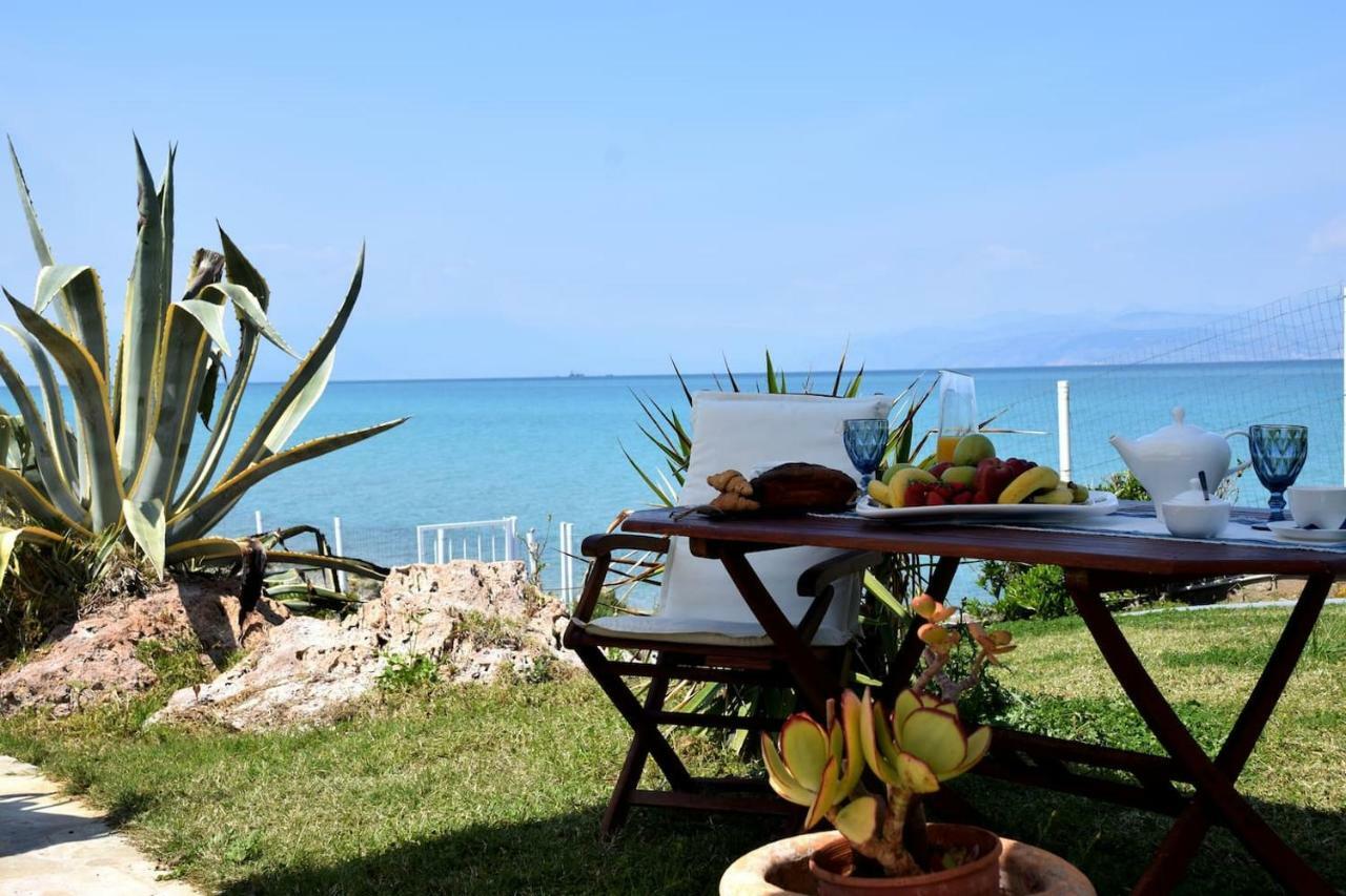 Antorina Beachfront Villas With Private Pools Kamari  المظهر الخارجي الصورة