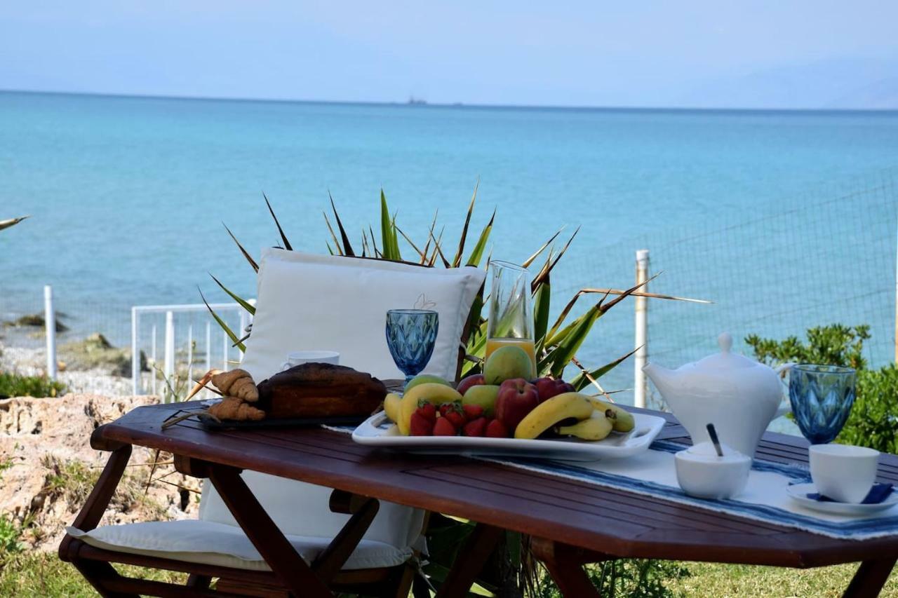 Antorina Beachfront Villas With Private Pools Kamari  المظهر الخارجي الصورة