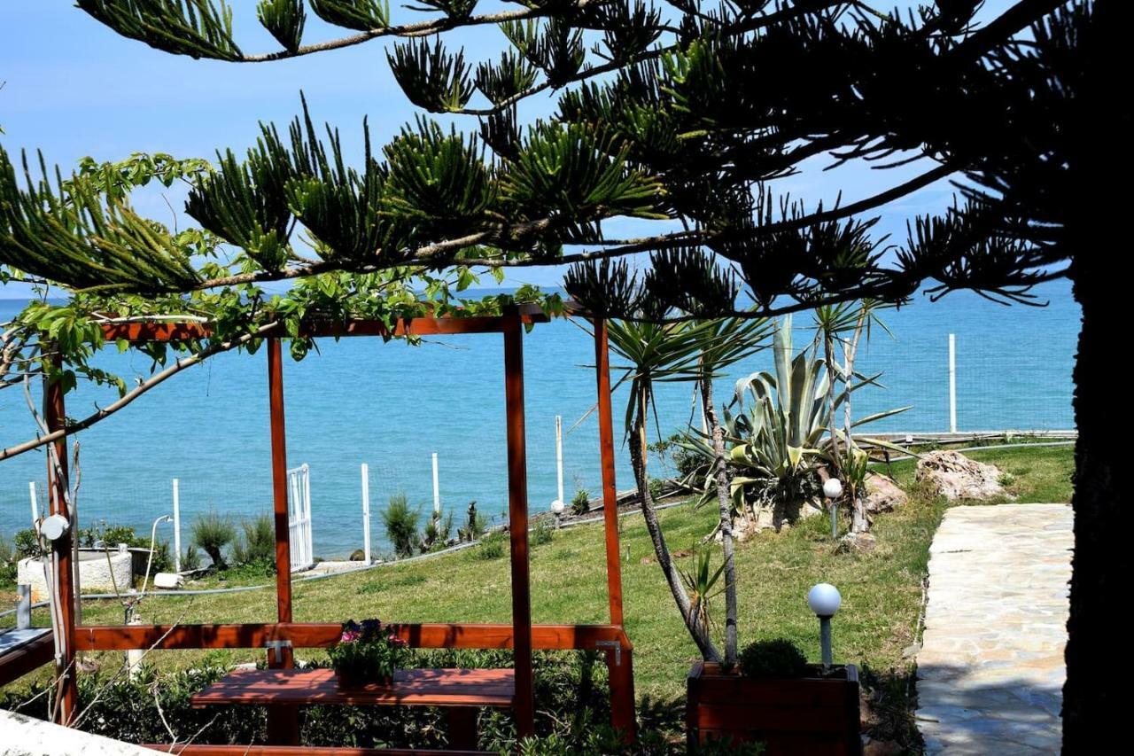 Antorina Beachfront Villas With Private Pools Kamari  المظهر الخارجي الصورة