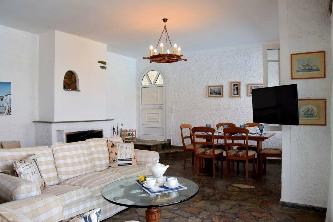 Antorina Beachfront Villas With Private Pools Kamari  المظهر الخارجي الصورة